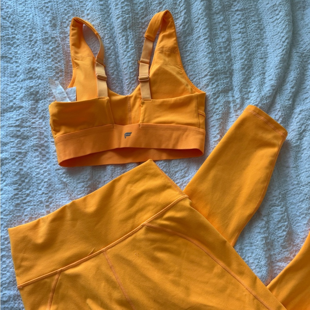 Vibrant orange Women's workout set - Picture 4 of 5